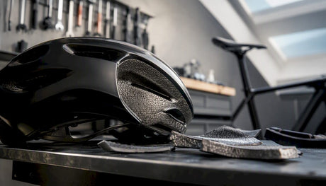 Vue détaillée des différentes couches composant un casque de vélo