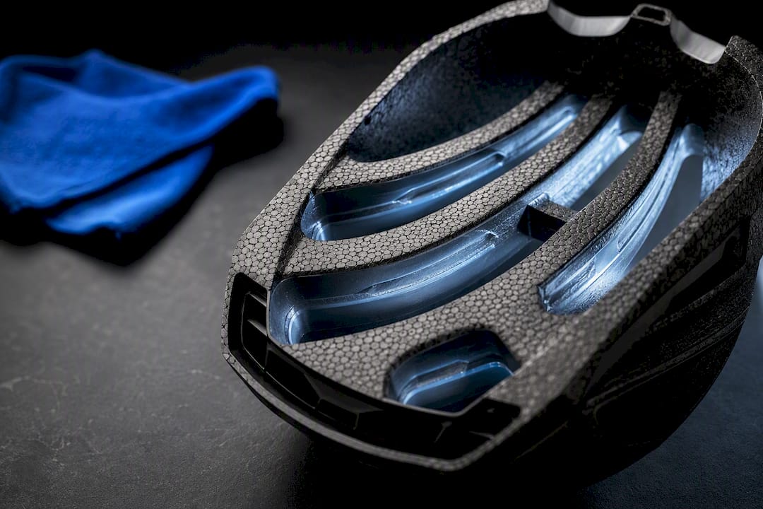 Conduits d'aération intégrés dans un casque intégral ventilé