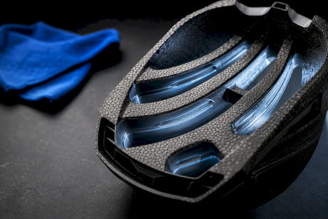 Conduits d'aération intégrés dans un casque intégral ventilé