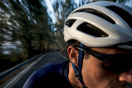 Ouïes latérales d’un casque de vélo en mouvement